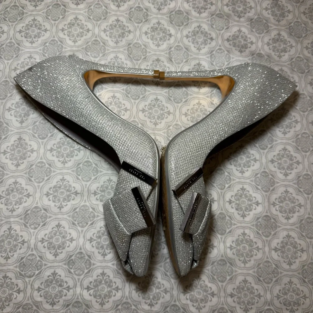 Ted Baker London Lurex Bow Pointed Toe Pumps Sz 39 Silver Glitter Heels